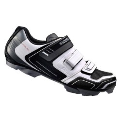 Compra Pack Shimano XC31 + Pedales XT SPD: ¡Rendimiento superior!