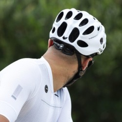 Casco Catlike Whisper EVO Blanco Brillante - Ligero y Seguro ¡Compra Ya!