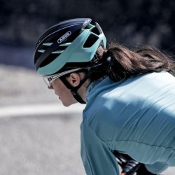 Casco Abus Aventor Negro Turquesa: Seguridad y Estilo ¡Compra Ya!