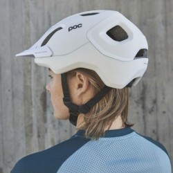 Compra Casco POC Axion Blanco Mate: Estilo y Seguridad